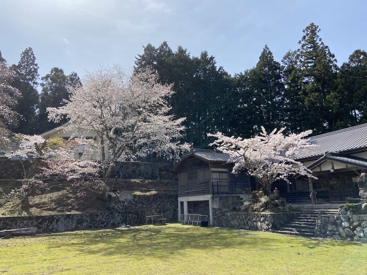 くどやま森の童話館
