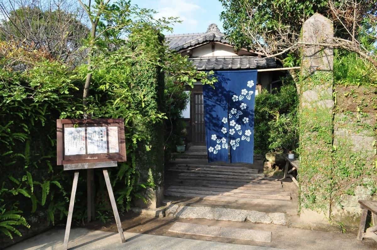 Old FolkHouse Restaurant Bairi