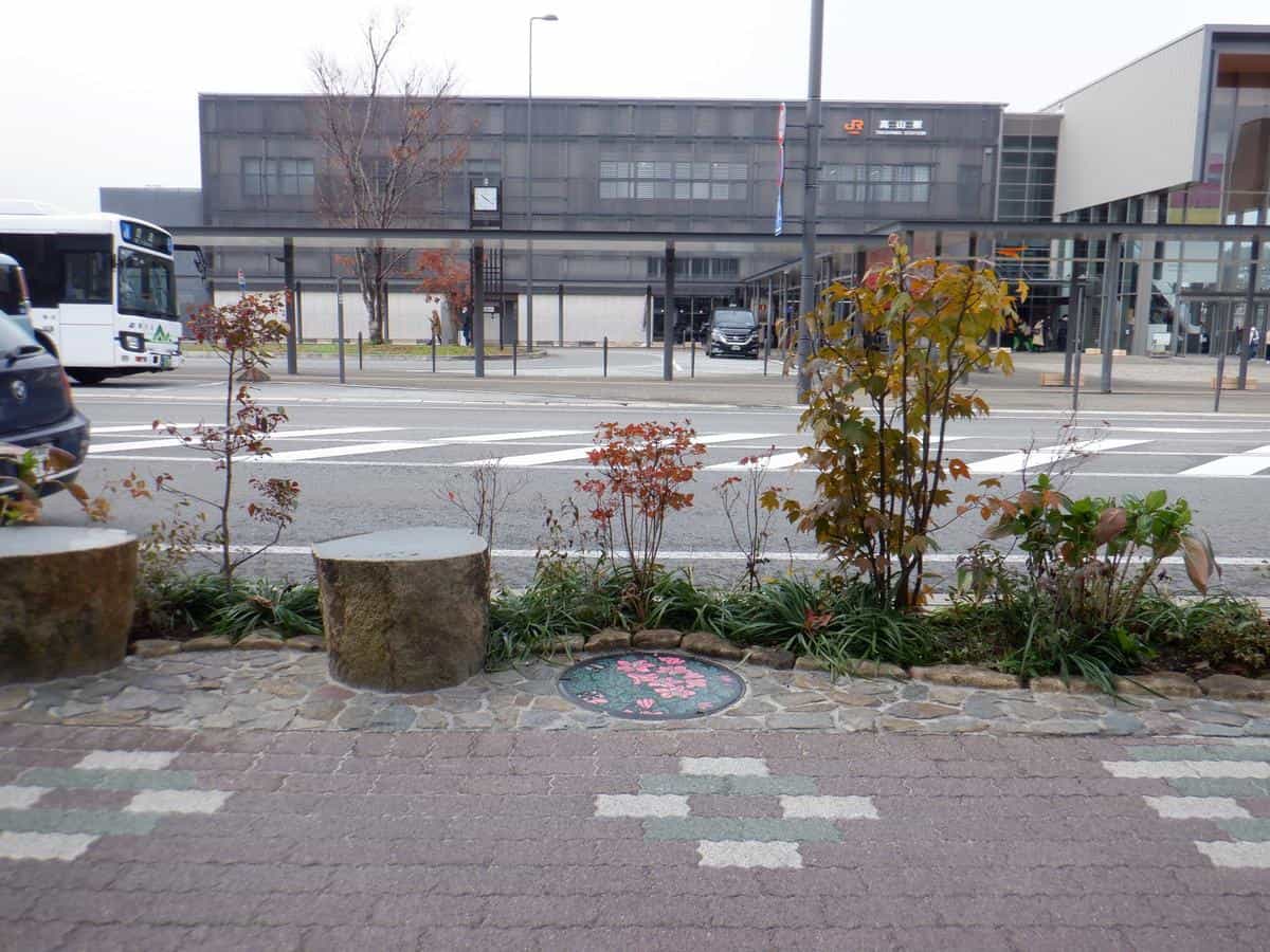 カラーマンホール