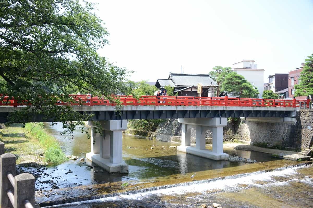中橋