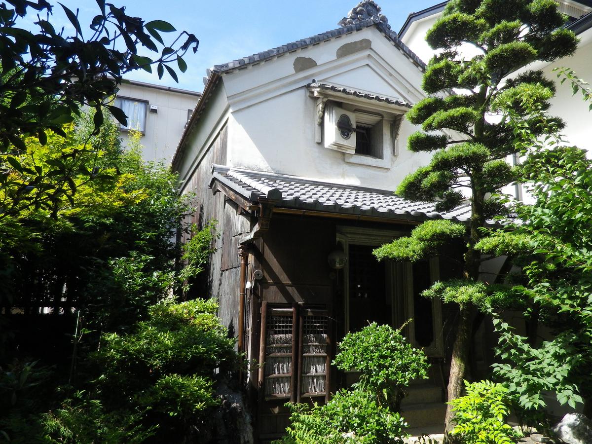 吉田法衣店の土蔵