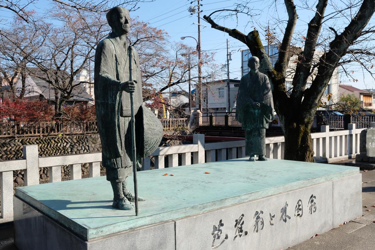 芭蕉と木因像